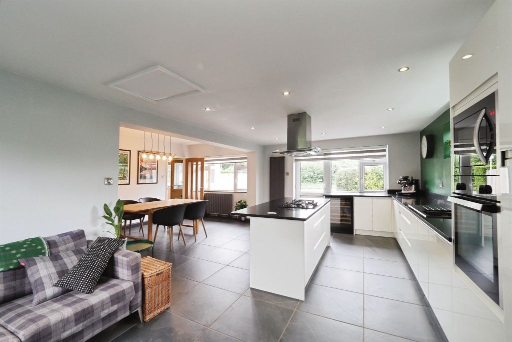 Property photo 2 of 33