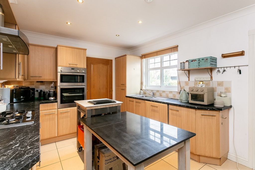 Property photo 3 of 26