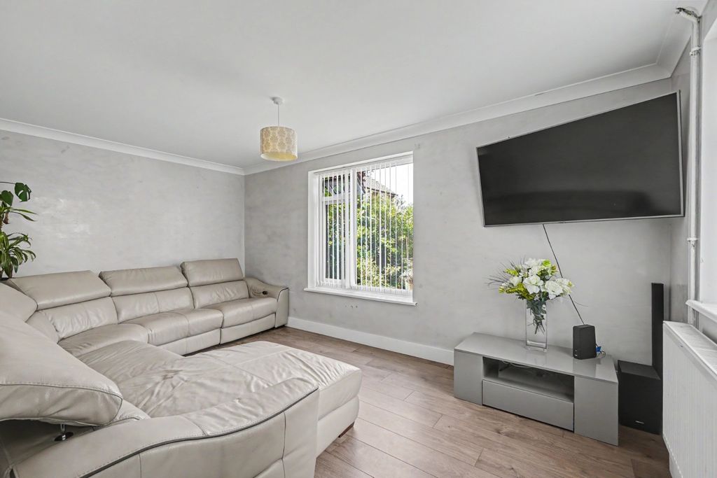 Property photo 3 of 15 5274027