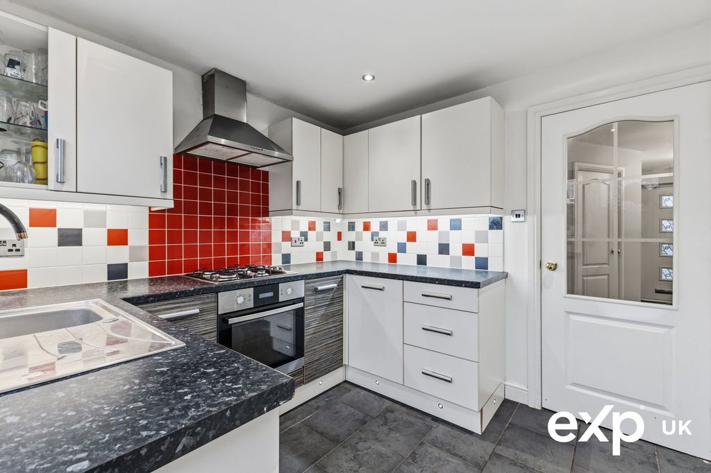 Property photo 3 of 34