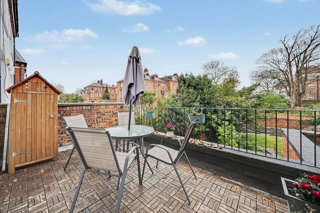 Property photo 3 of 8 Picture No. 14