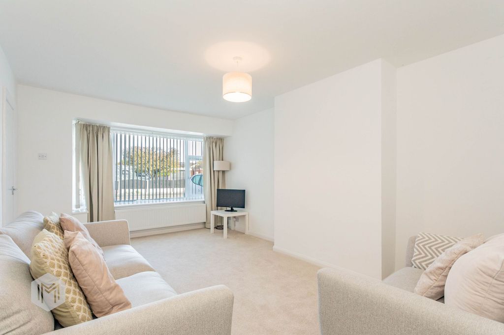 Property photo 2 of 31