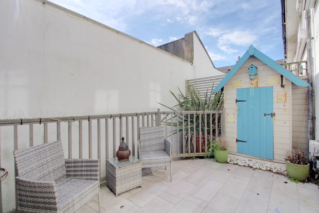 Property photo 3 of 14 Terrace1