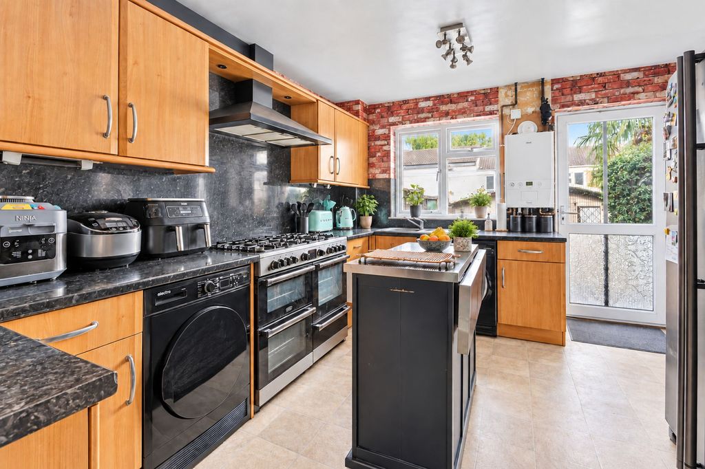Property photo 2 of 9