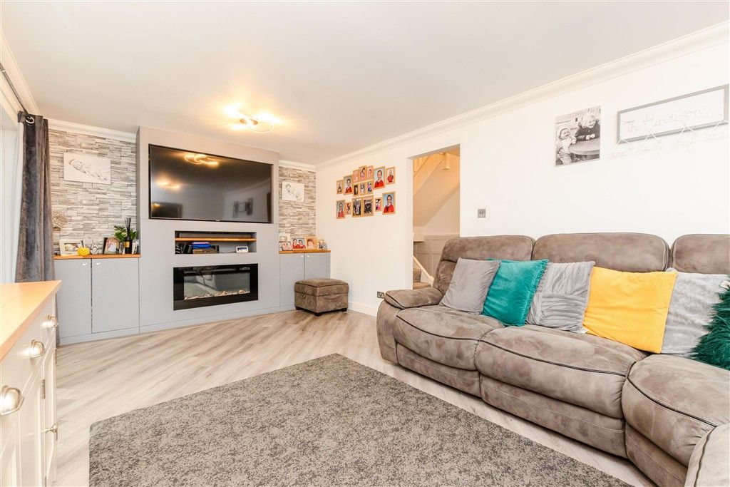 Property photo 2 of 11 Lounge