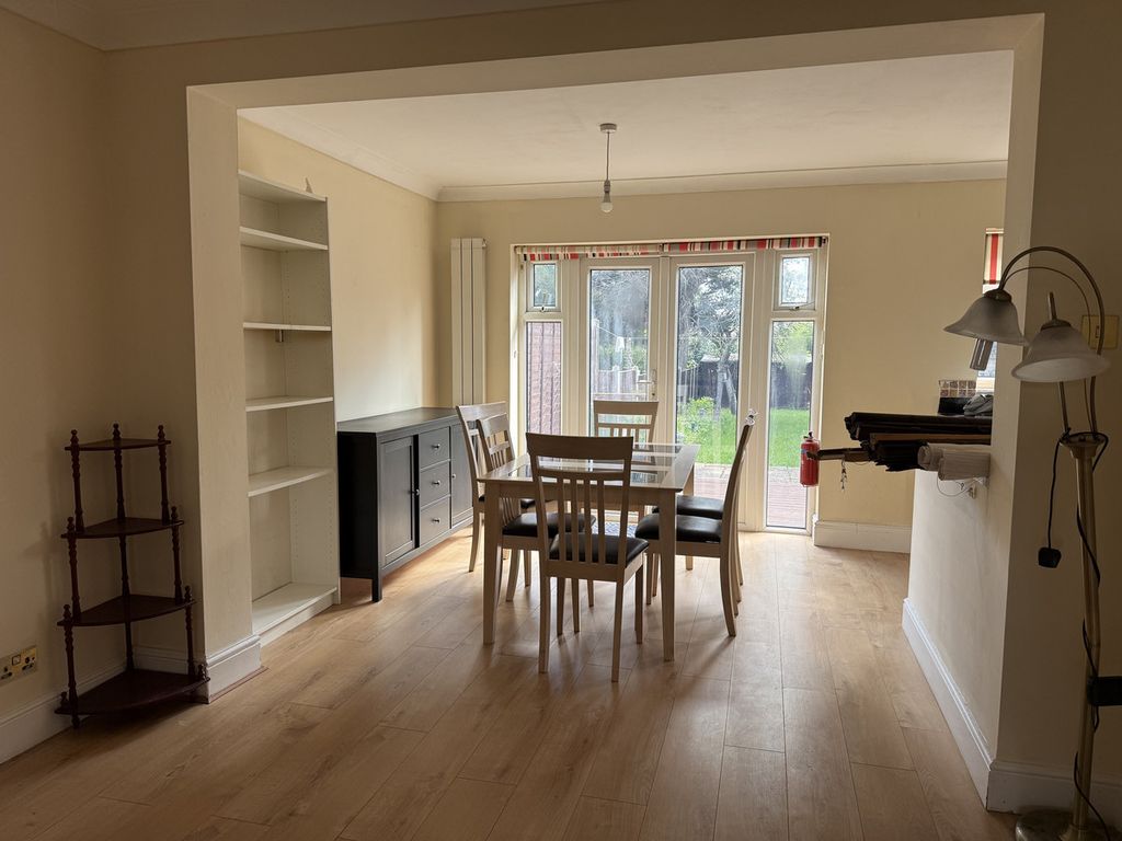 Property photo 3 of 27