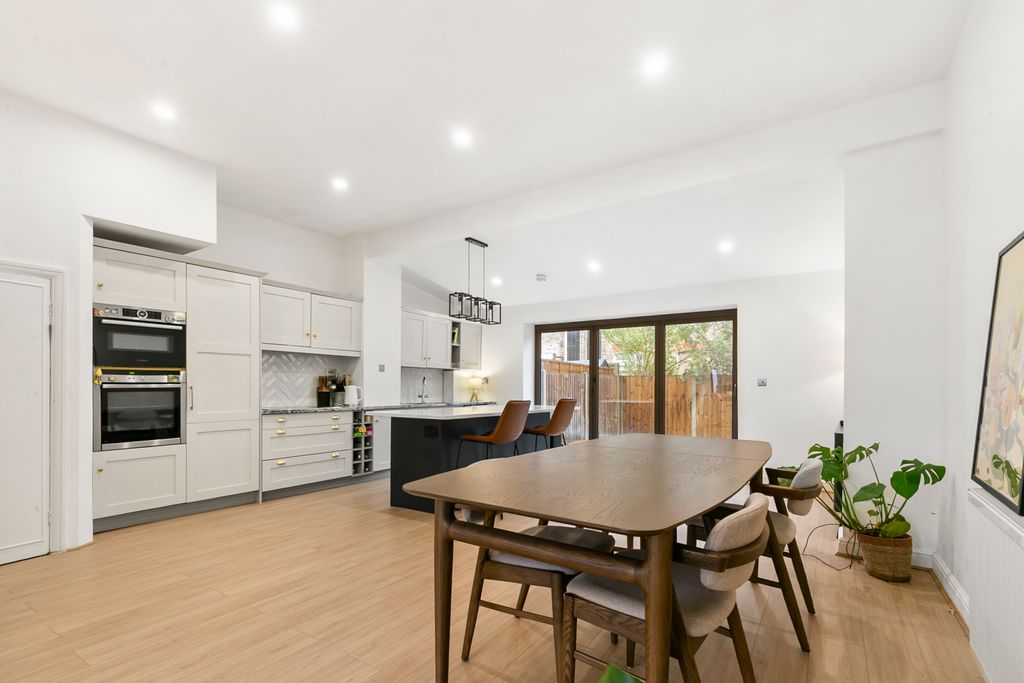 Property photo 2 of 11 Picture No. 37