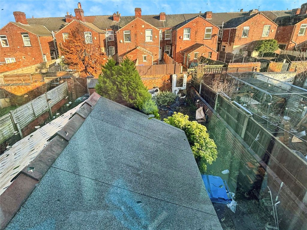 Property photo 3 of 10 Outside