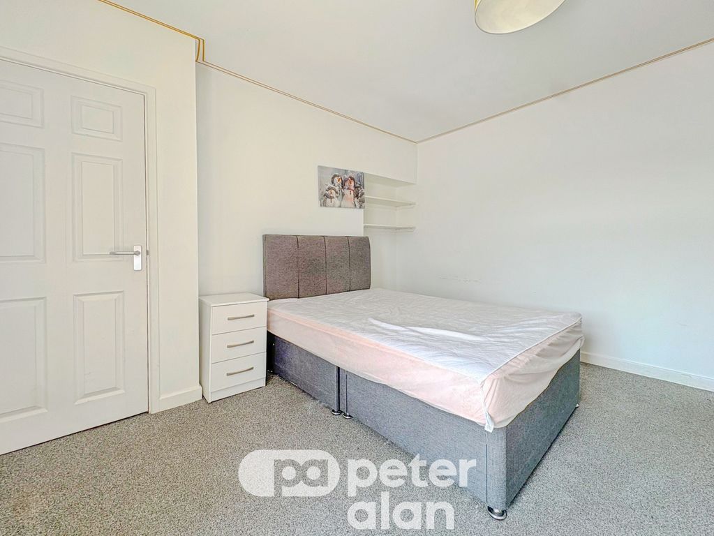 Property photo 3 of 5 Bedroom
