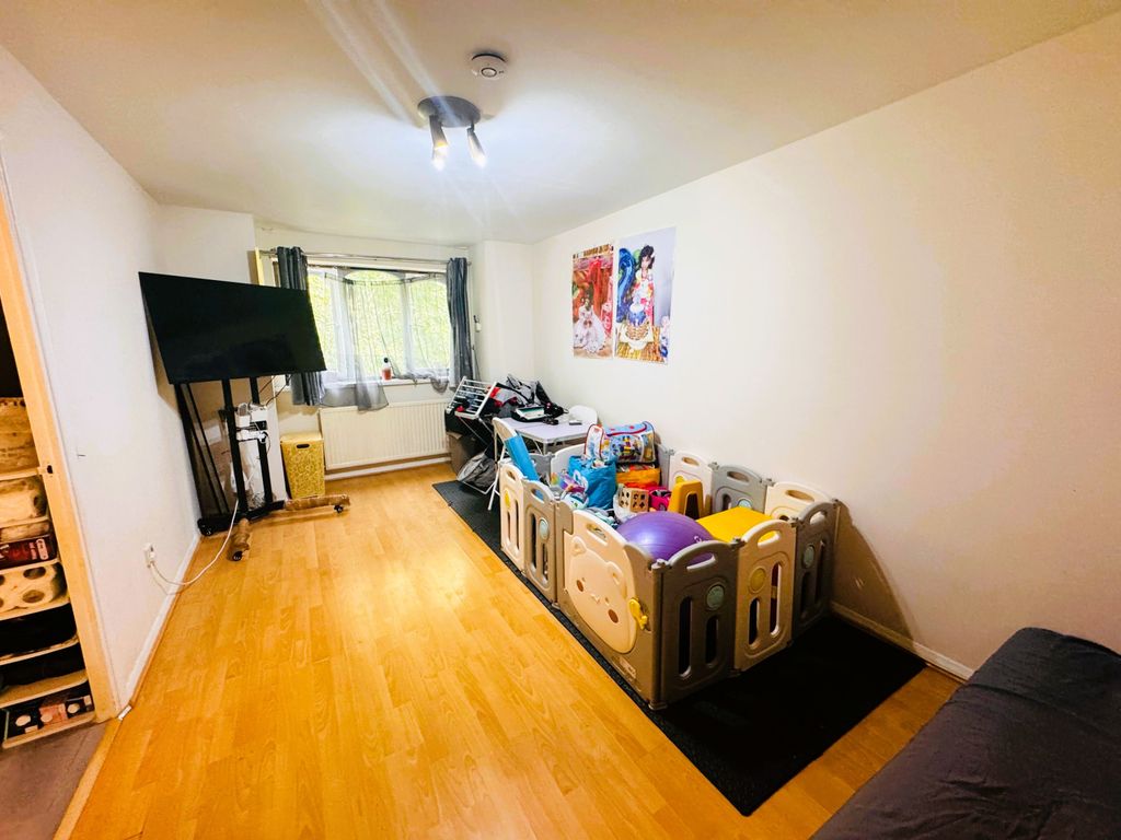 Property photo 1 of 5 1 Bed Flat For Rent