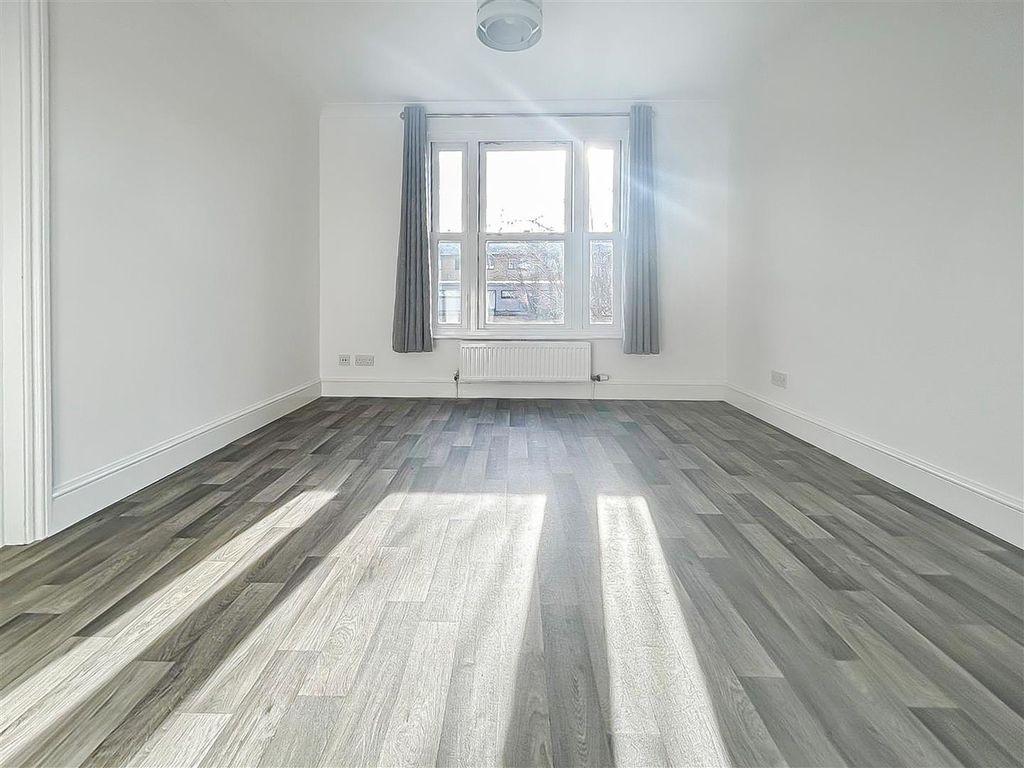 Property photo 3 of 8 5_72320.Jpg