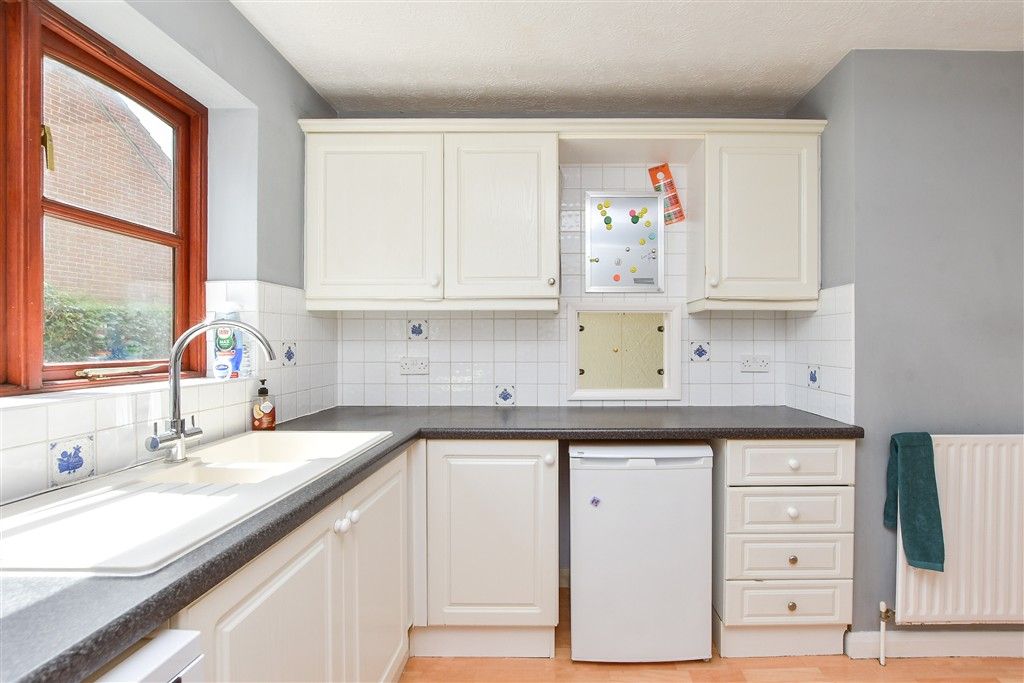 Property photo 3 of 17 Kitchen