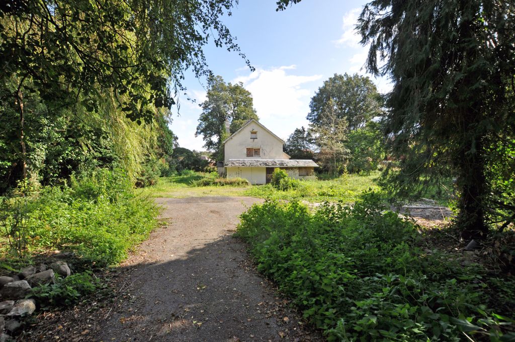 Property photo 3 of 12