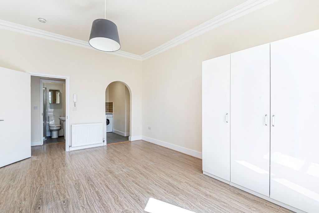 Property photo 3 of 6 Picture No. 04