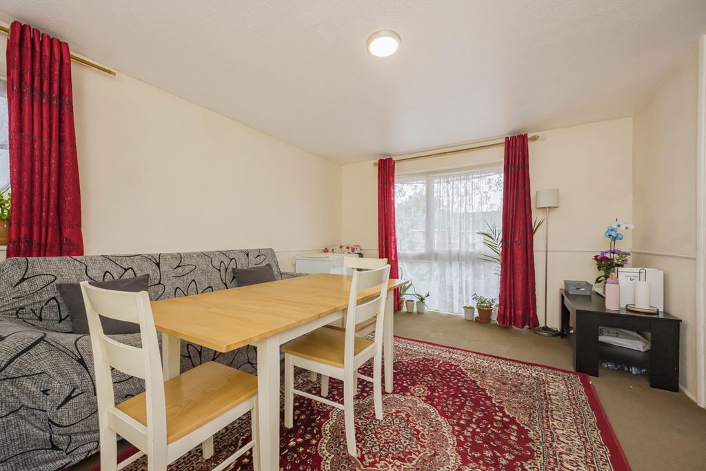 Property photo 2 of 14 25 Lynn Road, Newbury Park -001
