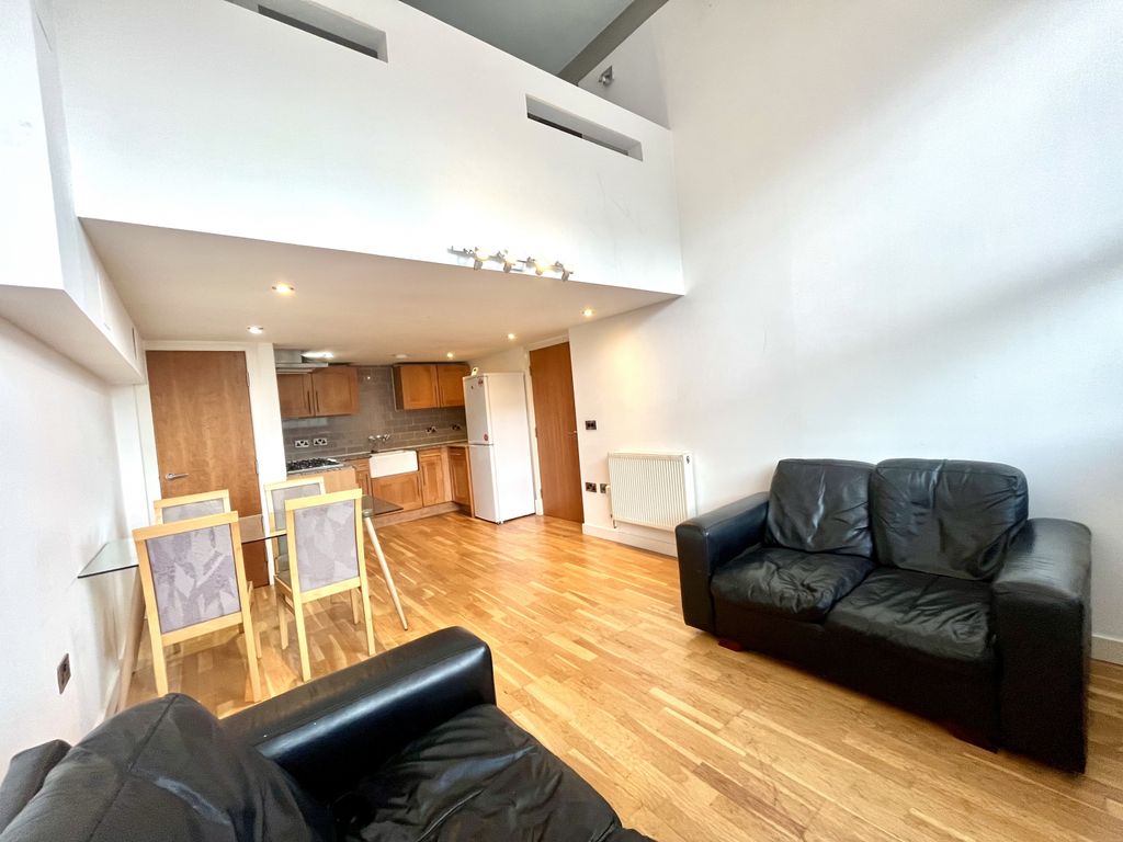 Property photo 3 of 15 Lounge