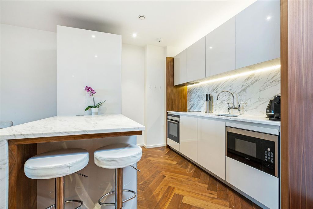 Property photo 2 of 19 Kitchen