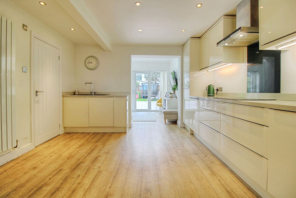 Property photo 3 of 23