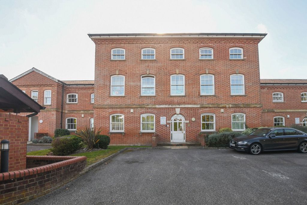 Property photo 1 of 9