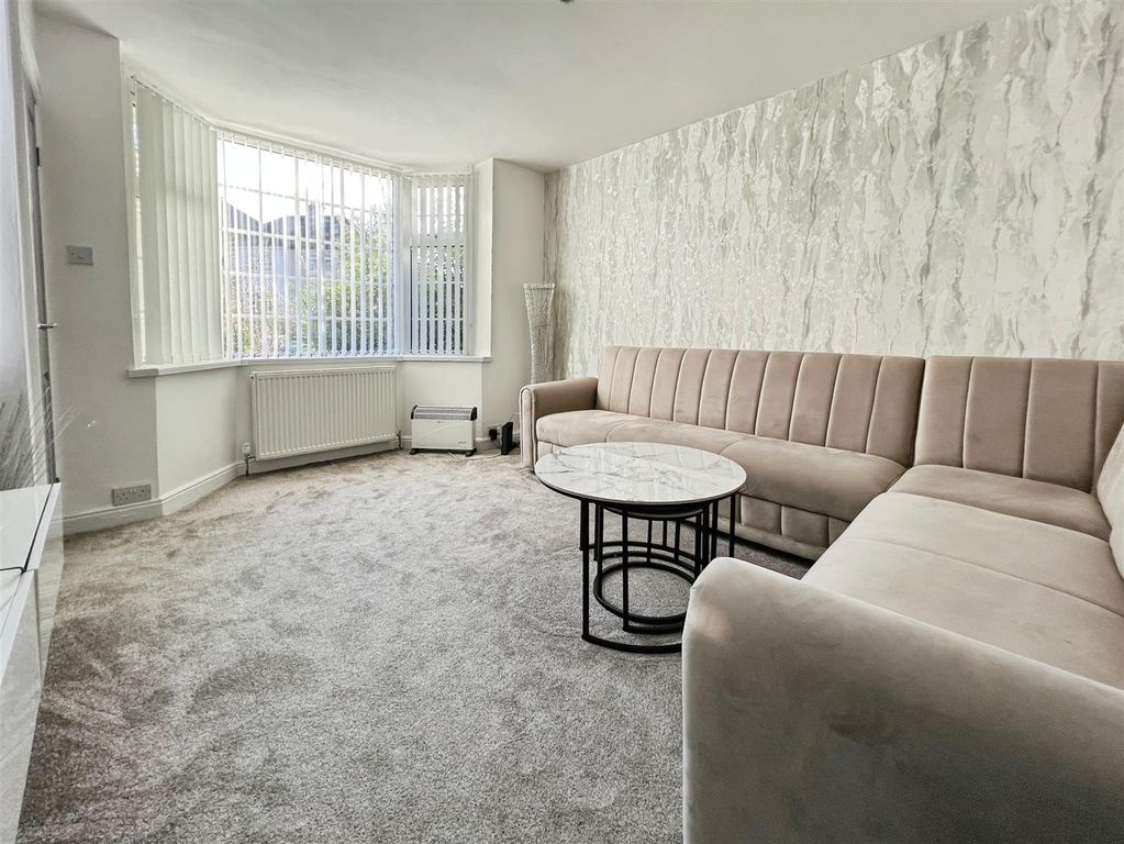 Property photo 3 of 22 Lounge