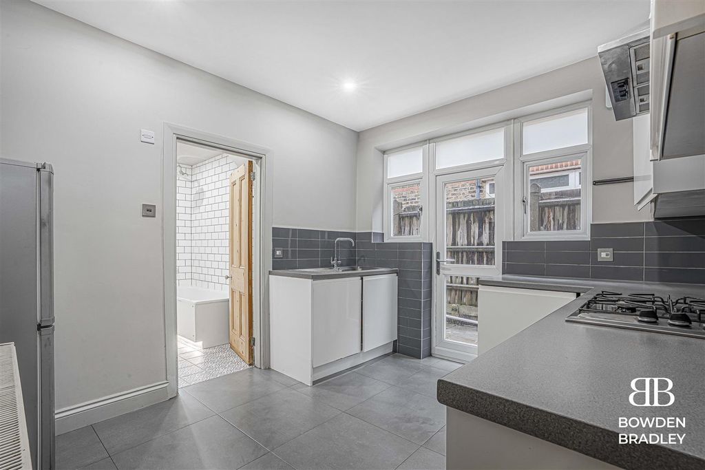 Property photo 2 of 11 Kitchen