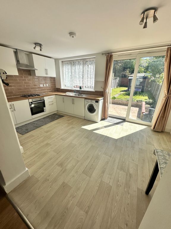 Property photo 1 of 10 3 Bed Terraced House To Rent Bolton Road, Harrow Ha1