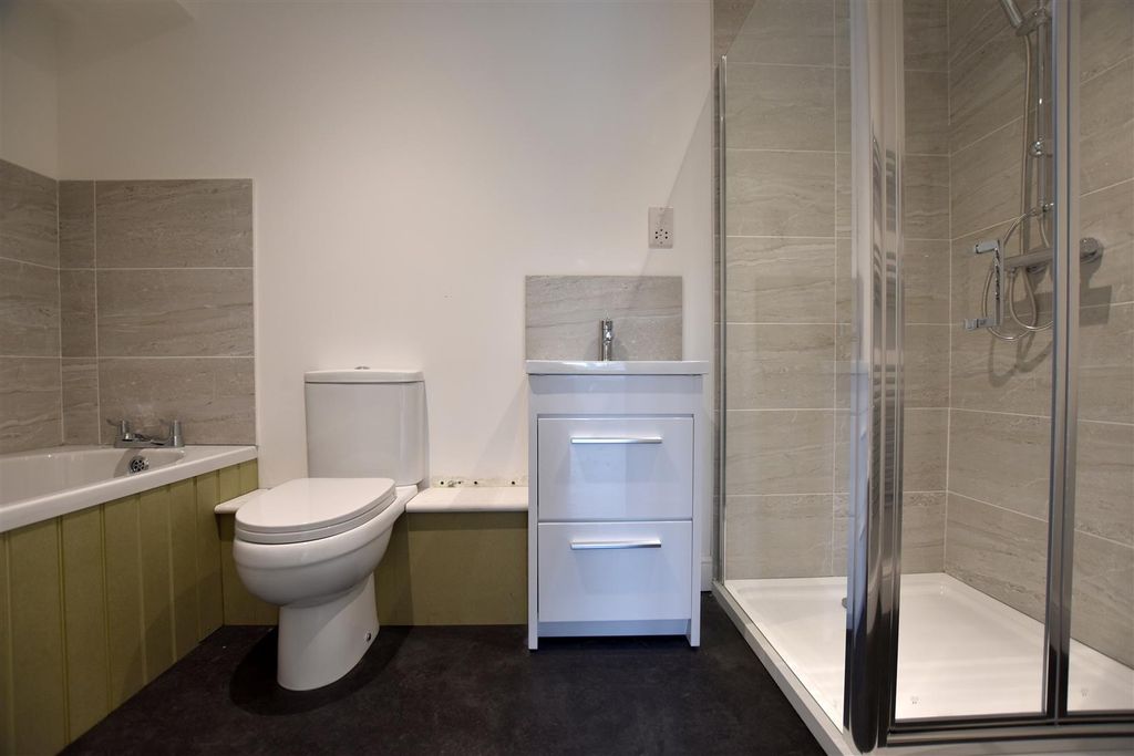 Property photo 3 of 6 Bath/Shower