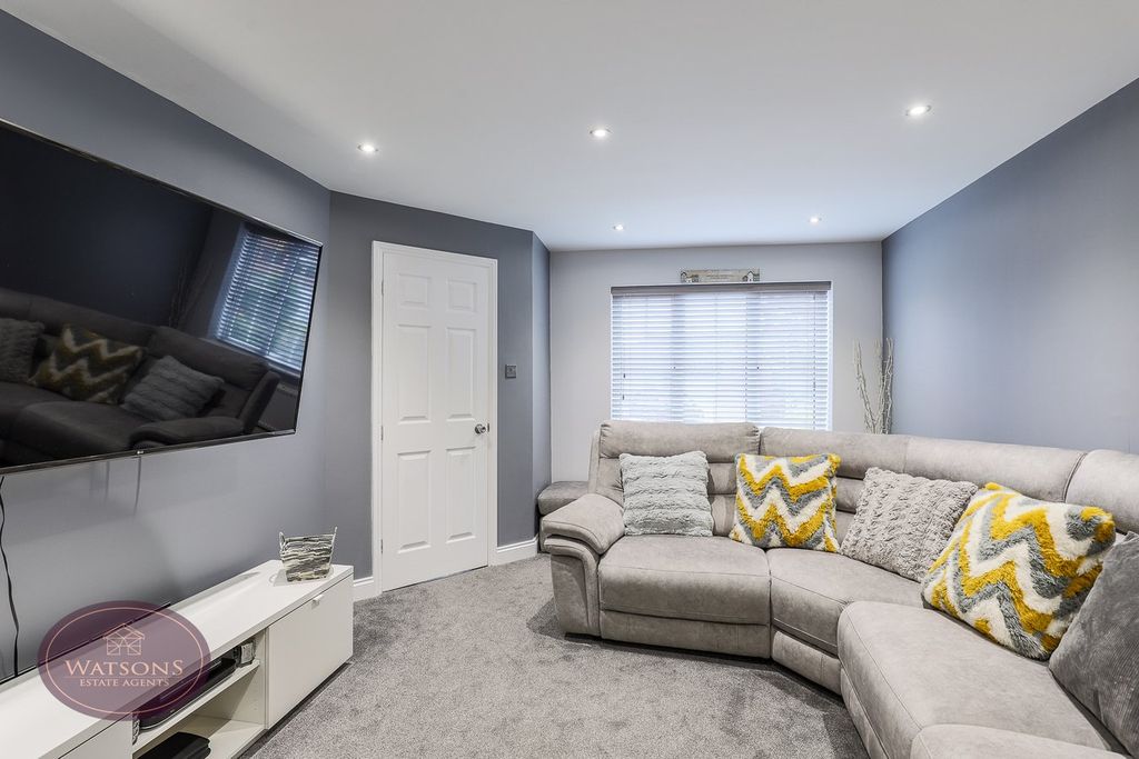 Property photo 2 of 28