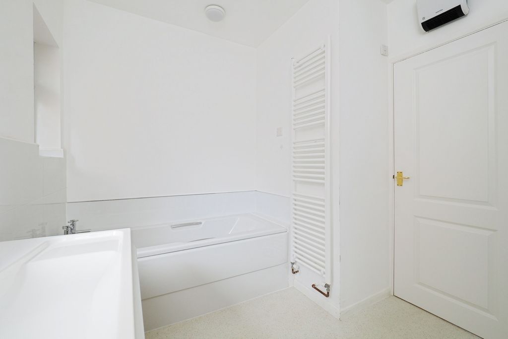 Property photo 3 of 14 Bathroom