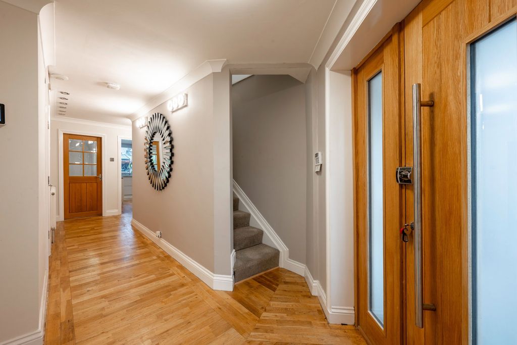 Property photo 2 of 36