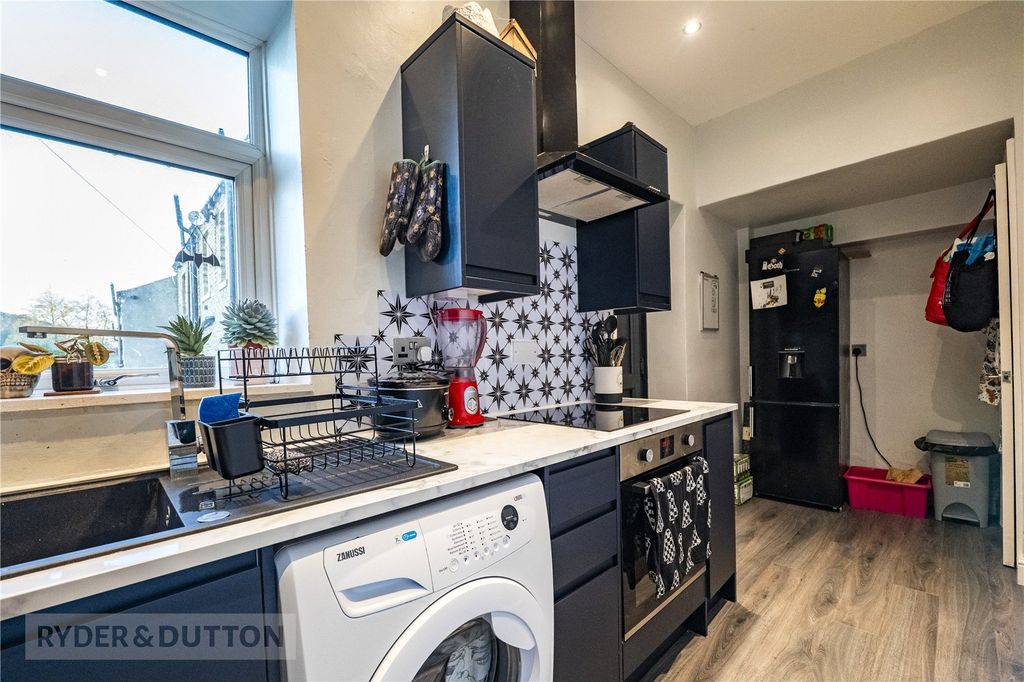 Property photo 3 of 15 Kitchen