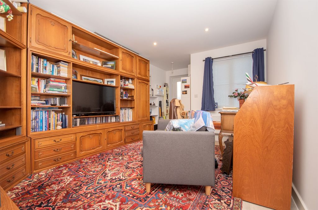 Property photo 2 of 11