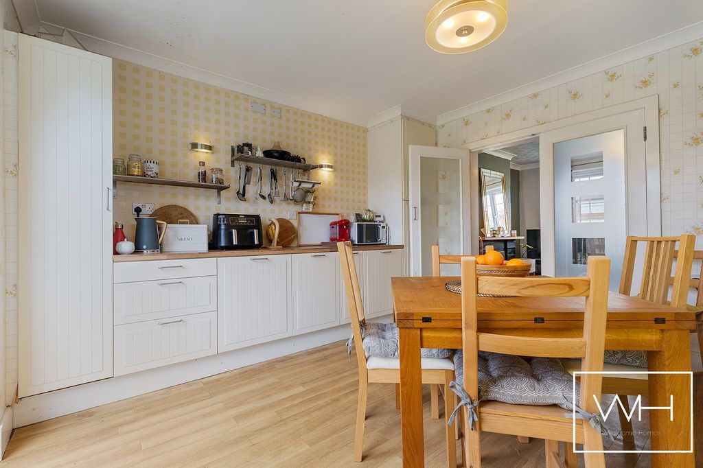 Property photo 3 of 20 46 Haslemere Grove Bentley 10_297