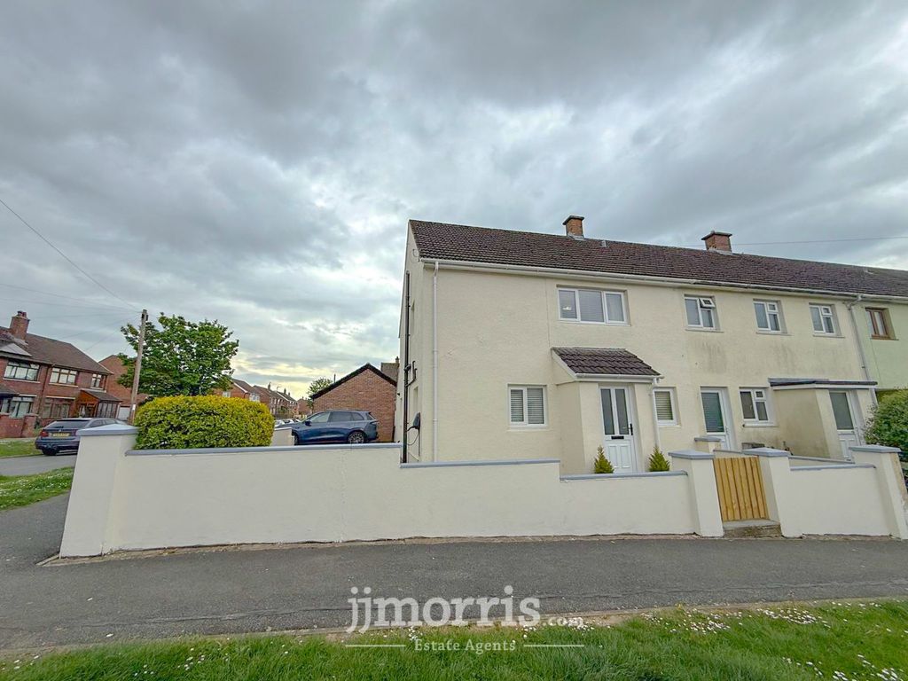 Property photo 1 of 32