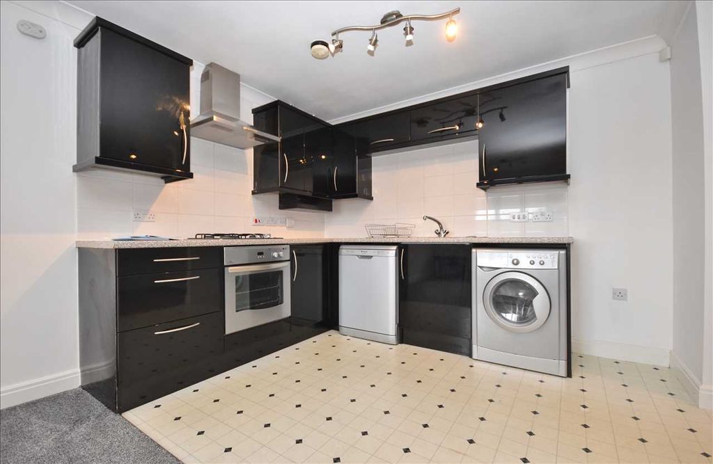 Property photo 3 of 8 Kitchen