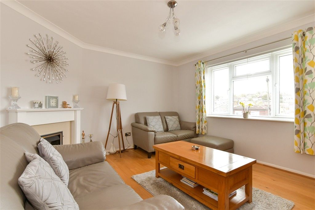 Property photo 2 of 10 Lounge