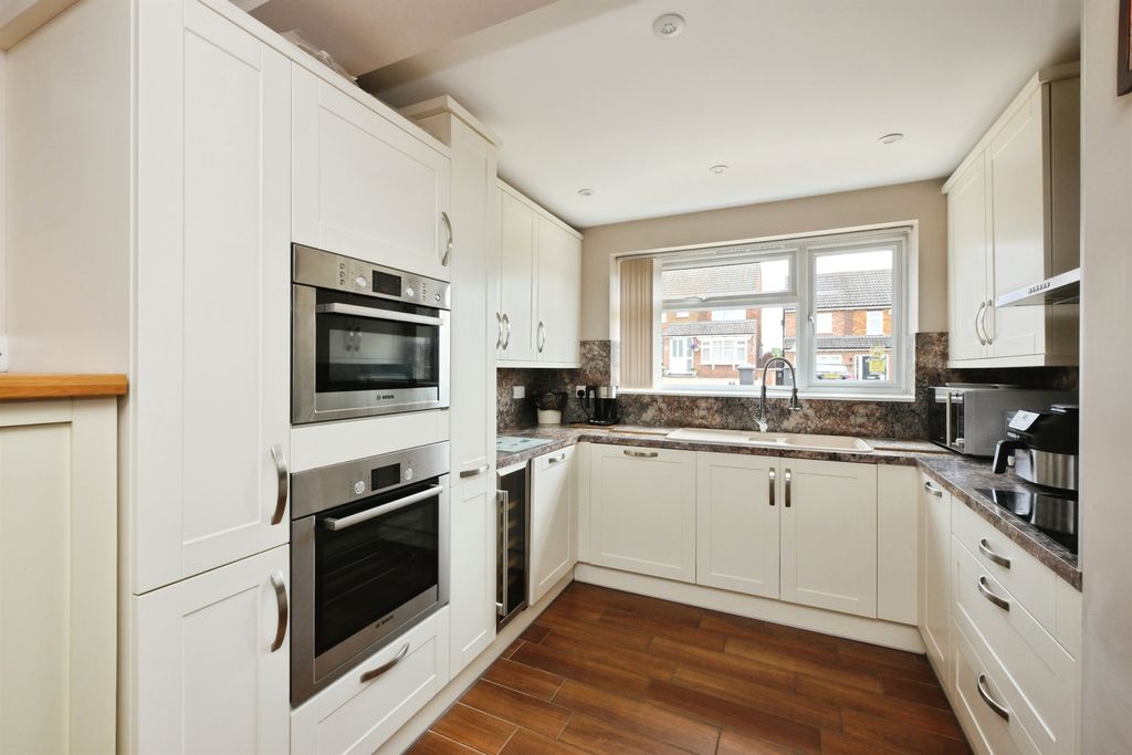 Property photo 2 of 28