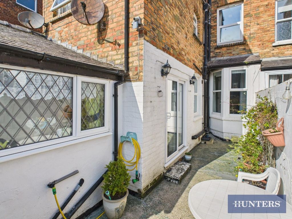 Property photo 2 of 12 Courtyard