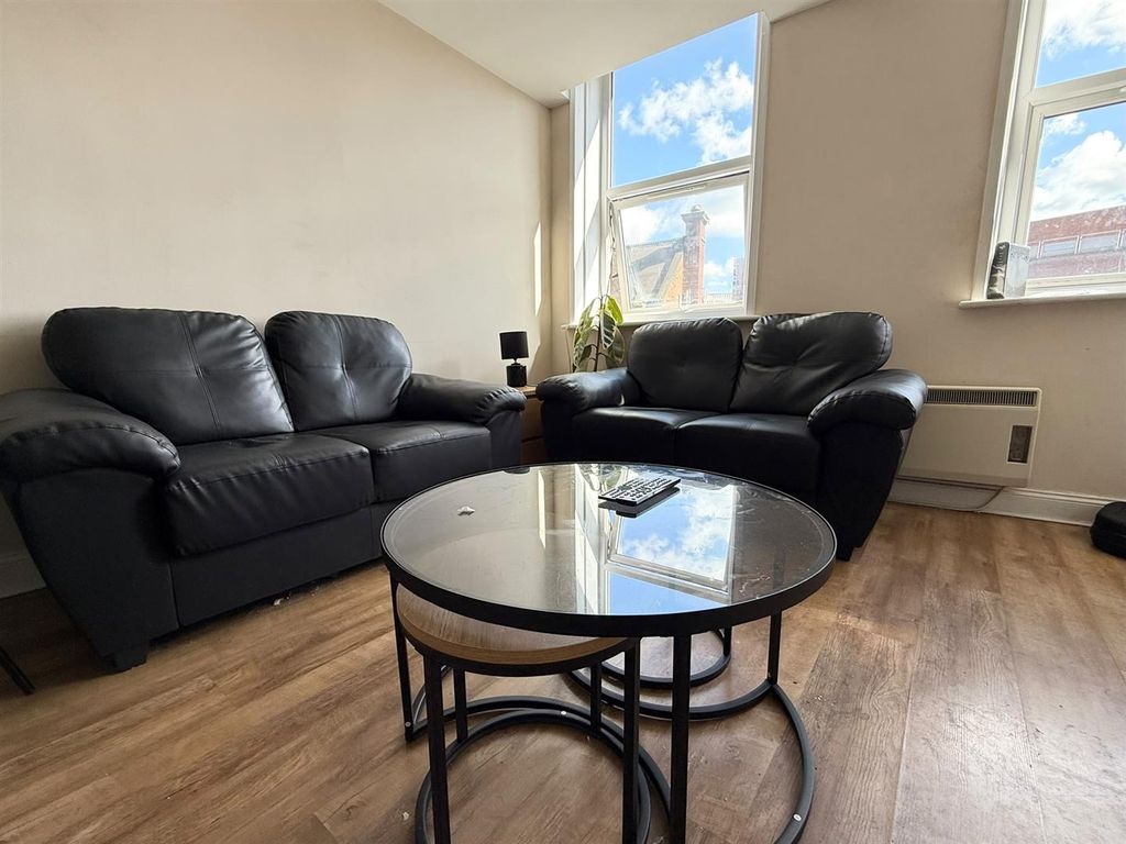 Property photo 1 of 8 8 Living.Jpg