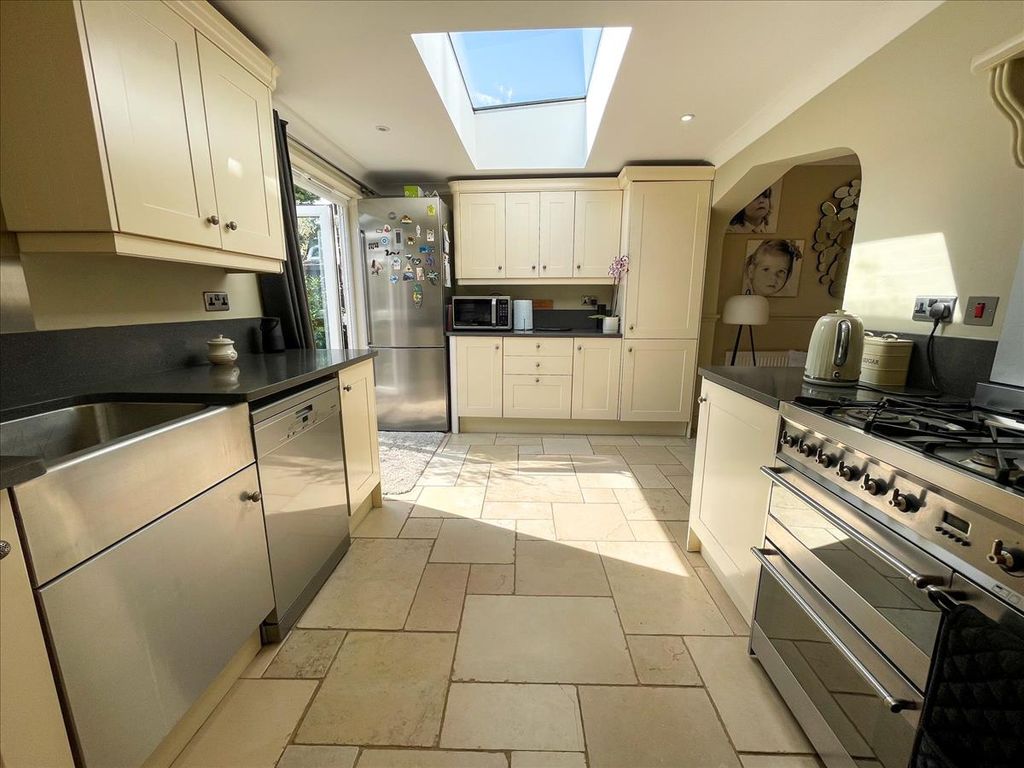 Property photo 2 of 21