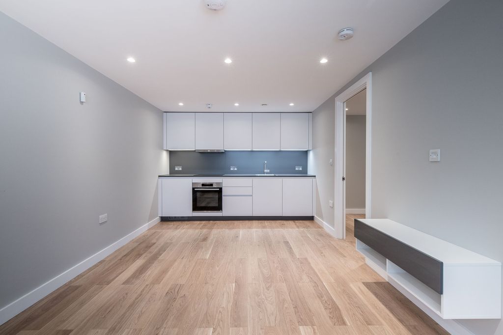 Property photo 3 of 18 Kitchen