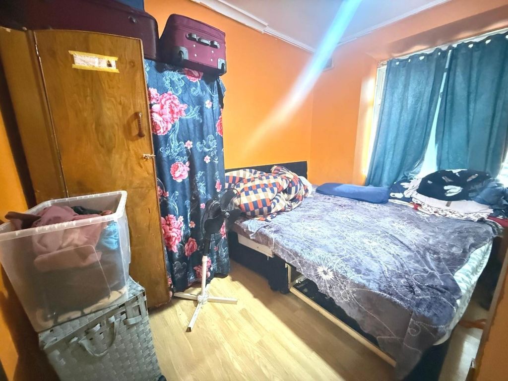 Property photo 3 of 6