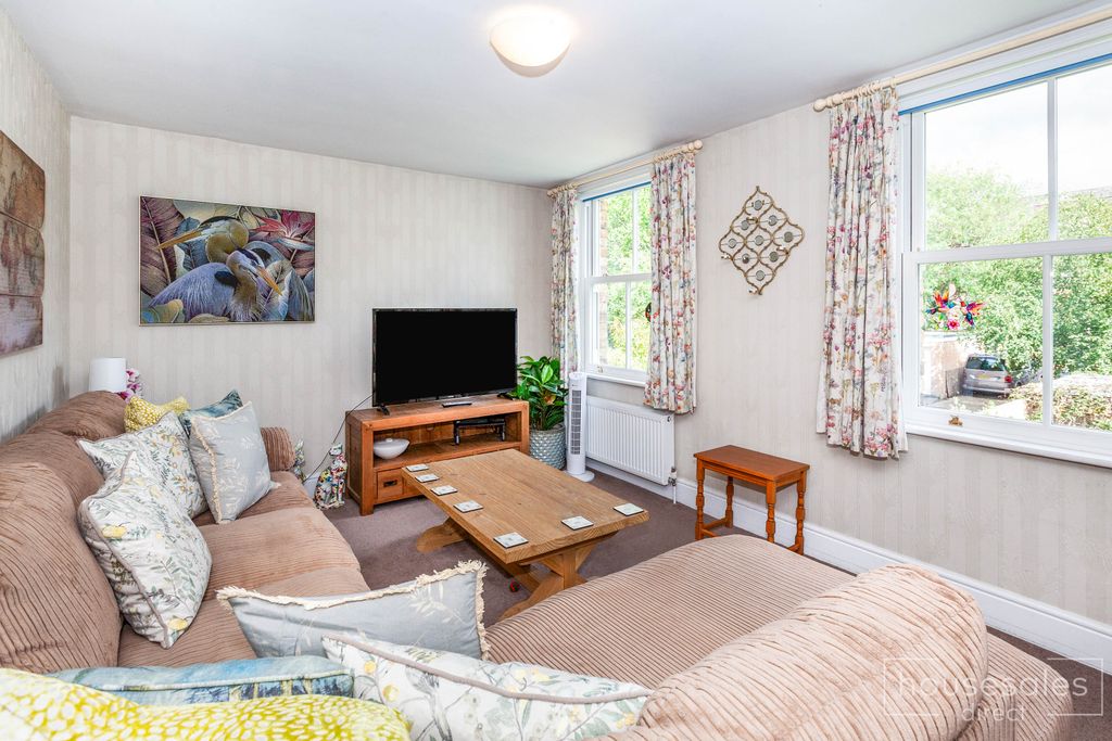 Property photo 2 of 13