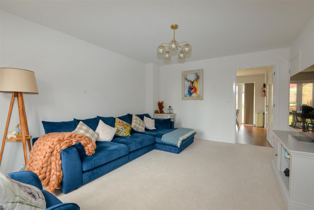 Property photo 2 of 22 Living Room 1.Jpg