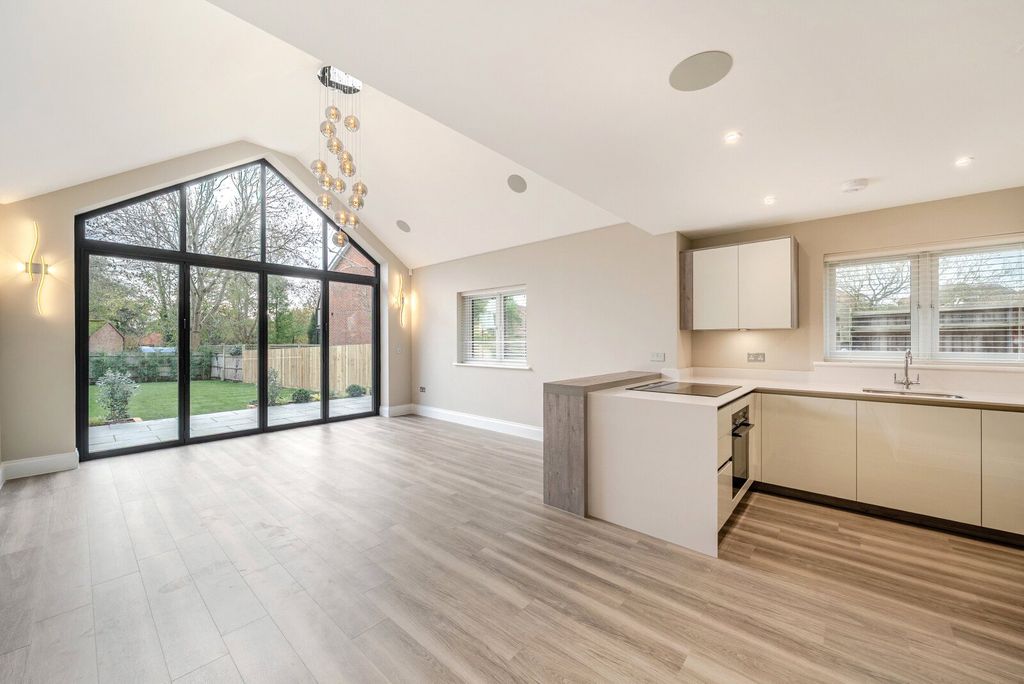 Property photo 1 of 19 Picture No. 11