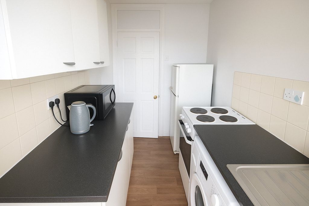 Property photo 3 of 7 Kitchen