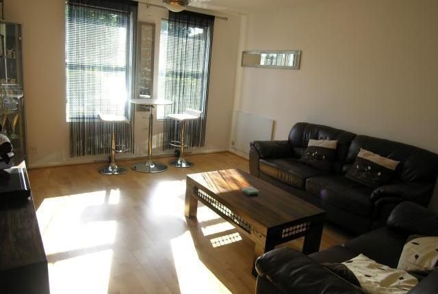 Property photo 3 of 11 Lounge