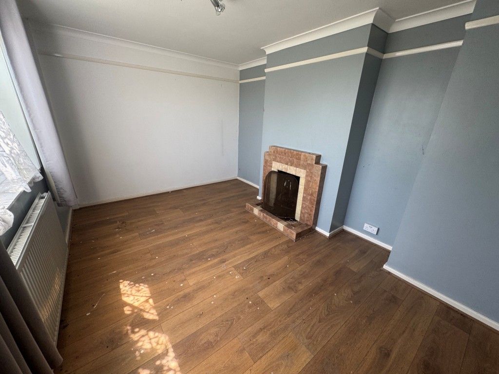 Property photo 3 of 11 Living Room