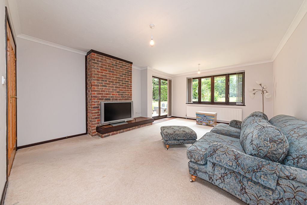 Property photo 3 of 18 Living Room