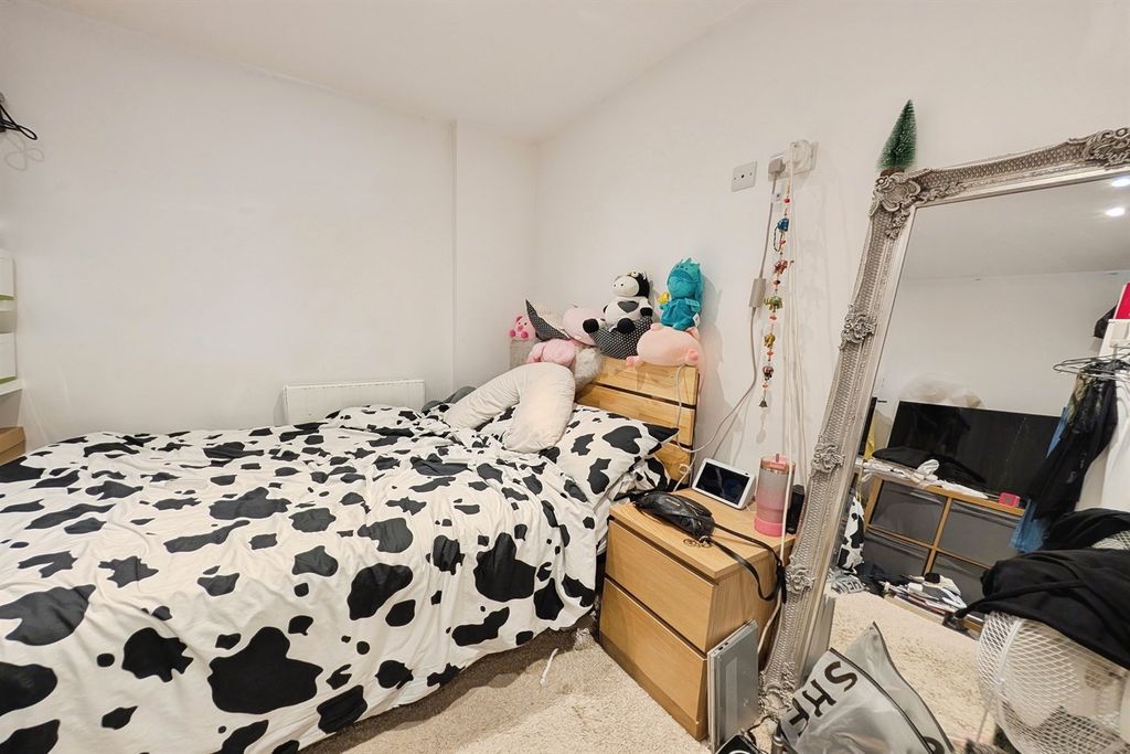 Property photo 3 of 5 (Main)